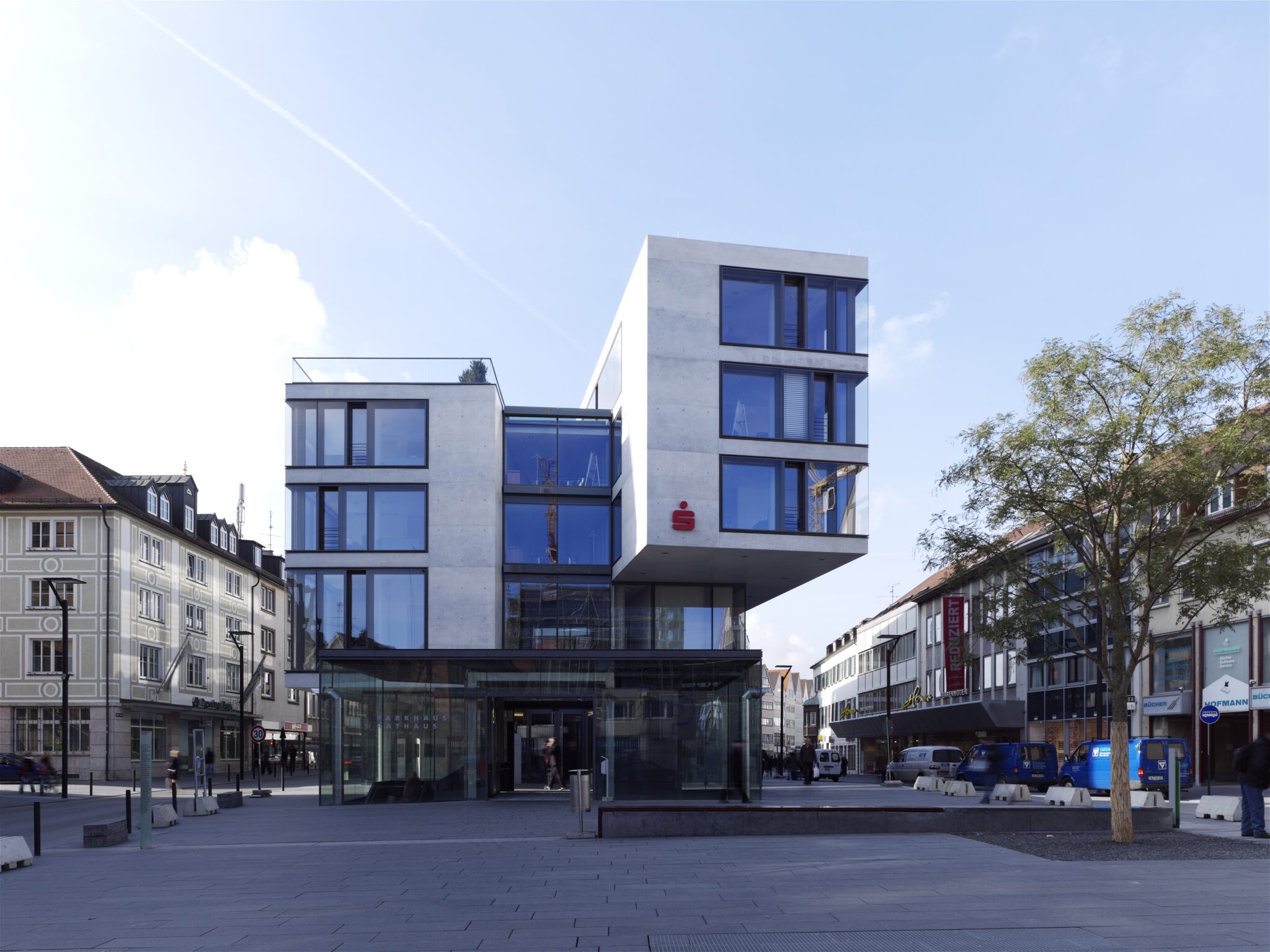 Moderne Glasfassade Der Sparkasse Ulm Von Dodel Metallbau.